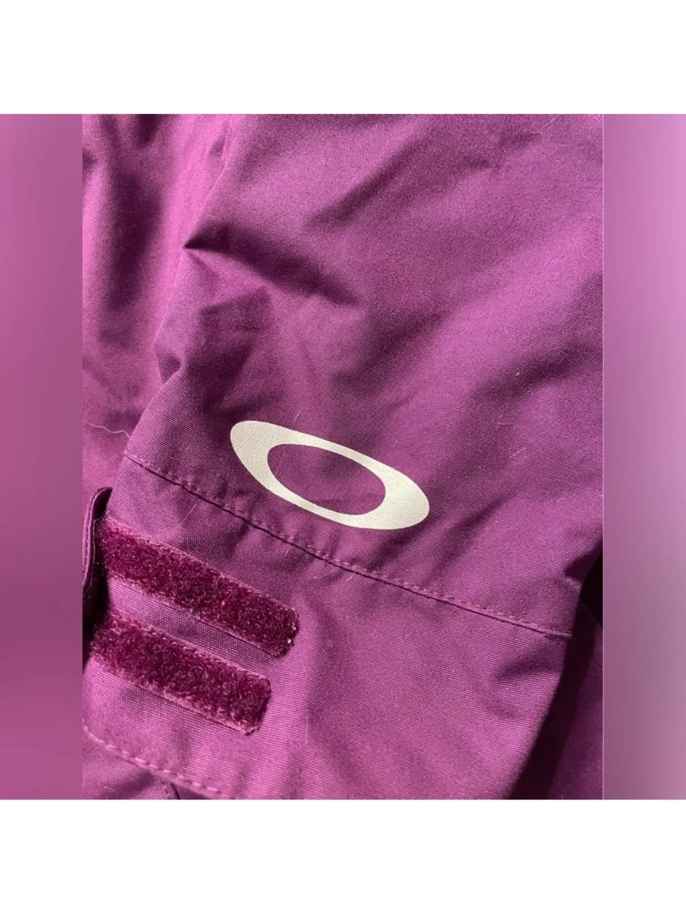 Oakley Plum Hooded Snowboard/Skiing Jacket Size S Regular Fit Women’s